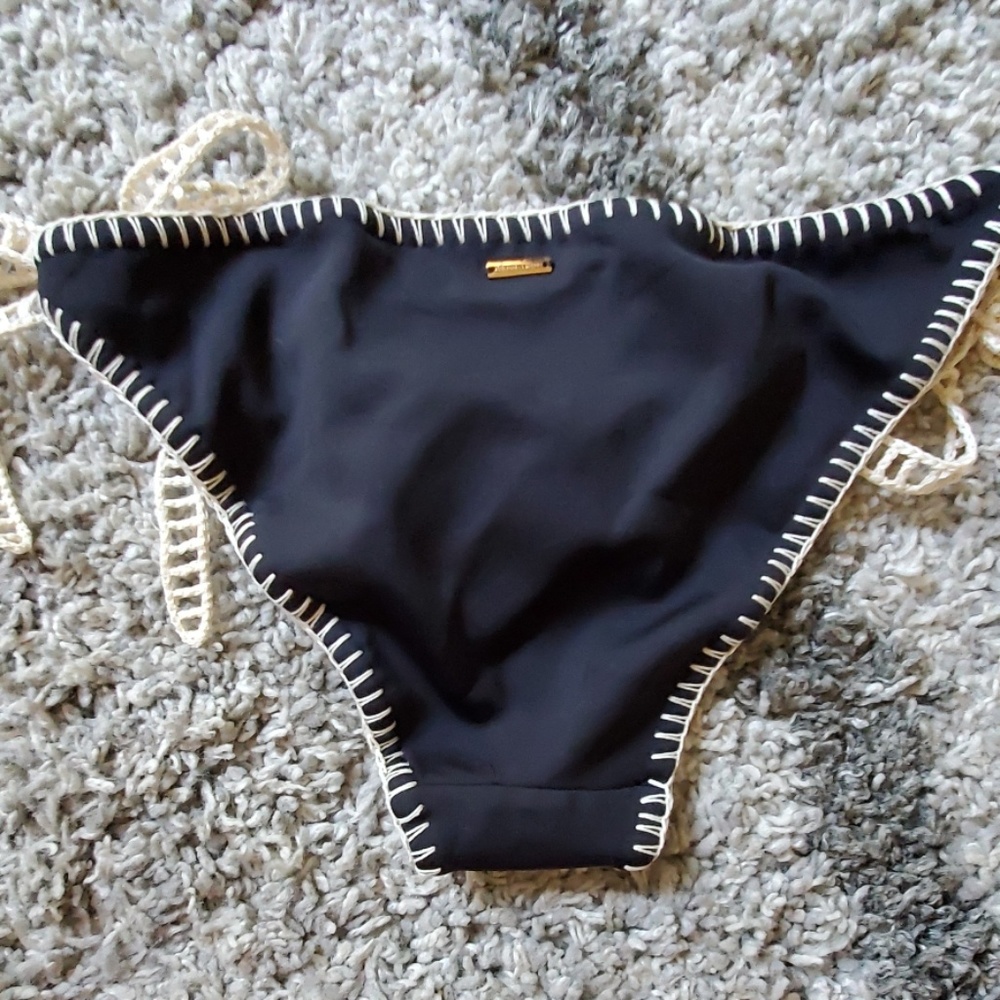 Victoria's Secret Bikini - Picture 3 of 8